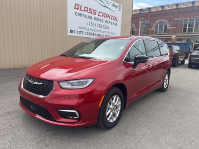 New 2025 Chrysler Pacifica Select