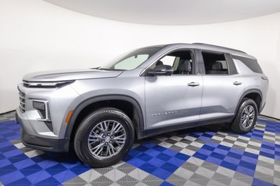 Used 2024 Chevrolet Traverse LT