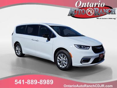 New 2025 Chrysler Pacifica Select