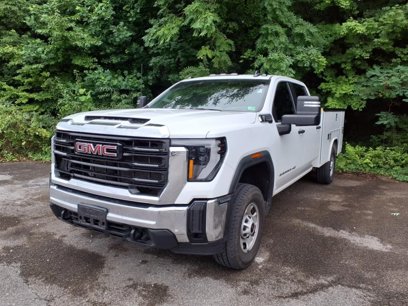 Used 2024 GMC Sierra 2500 Pro w/ Convenience Package