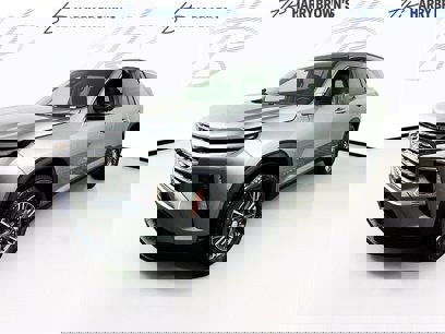 New 2025 Chevrolet Traverse LT w/ Driver Confidence Package