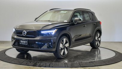 New 2025 Volvo EX40 Plus w/ Climate Package