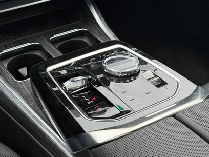 New 2025 BMW 760i xDrive w/ Premium Package