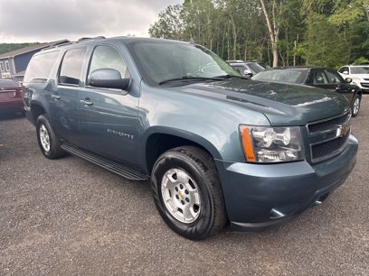 Used 2009 Chevrolet Suburban LT w/ Luxury Package