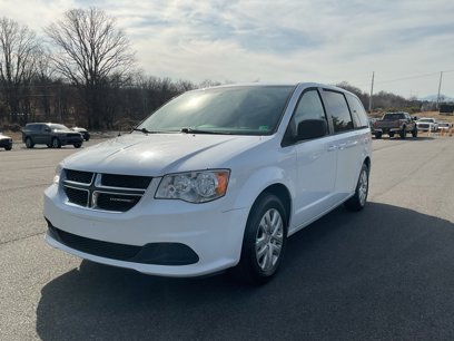 Used 2018 Dodge Grand Caravan SE w/ UConnect Hands-Free Group