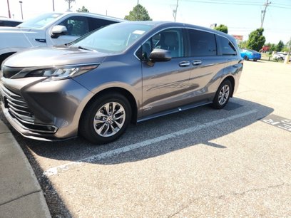 Used 2021 Toyota Sienna XLE