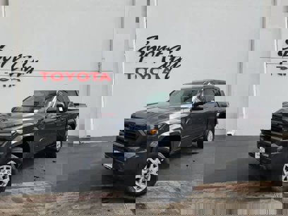 New 2025 Toyota Tacoma SR5