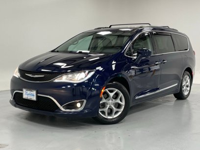 Used 2017 Chrysler Pacifica Touring-L w/ Tire & Wheel Group