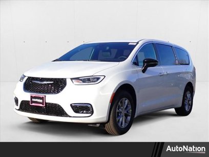 New 2025 Chrysler Pacifica Select