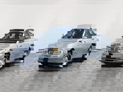 Used 2000 Lincoln Town Car Executive