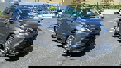 Certified 2025 Toyota Sienna XLE