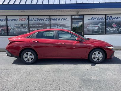 New 2025 Hyundai Elantra SE