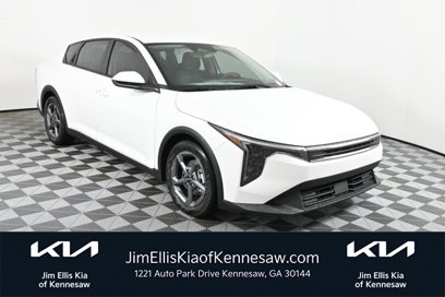 New 2025 Kia K4 LXS