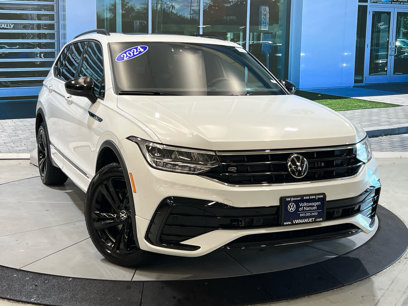 New 2024 Volkswagen Tiguan SE R-Line