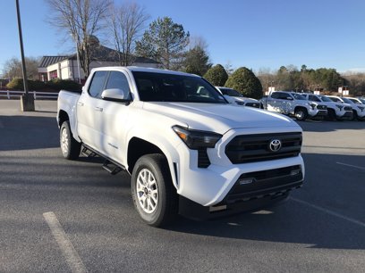 New 2024 Toyota Tacoma SR5