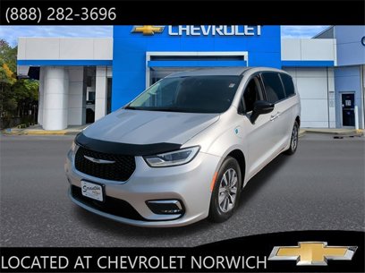 Used 2024 Chrysler Pacifica Select