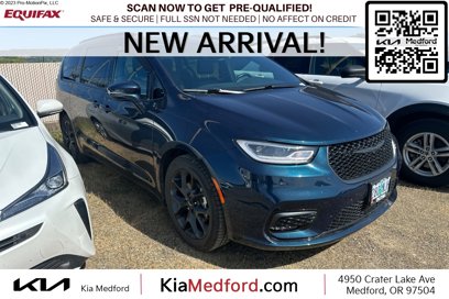 Used 2021 Chrysler Pacifica Touring-L w/ Uconnect Theater Family Group