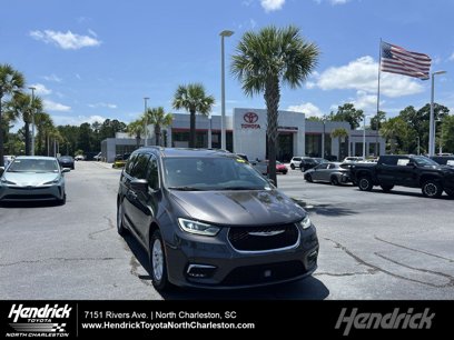 Used 2022 Chrysler Pacifica Touring-L