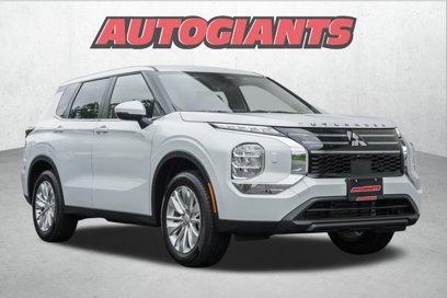 New 2025 Mitsubishi Outlander ES