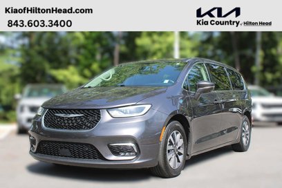 Used 2022 Chrysler Pacifica Touring-L w/ Uconnect Theater Family Group