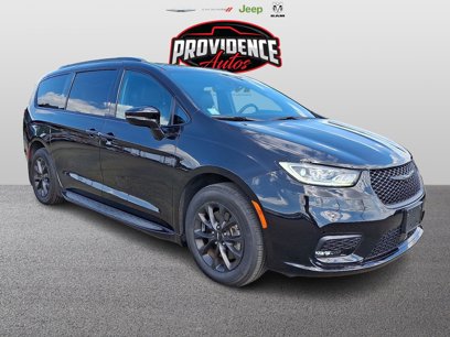 Used 2021 Chrysler Pacifica Touring-L w/ S Appearance Package