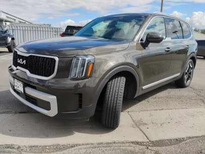 Used 2024 Kia Telluride EX w/ EX Captain's Chair Package