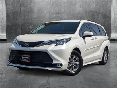 Used 2021 Toyota Sienna XLE