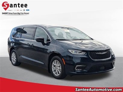 New 2025 Chrysler Pacifica Select