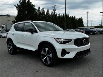 New 2025 Volvo XC40 B5 Plus w/ Protection Package Premier
