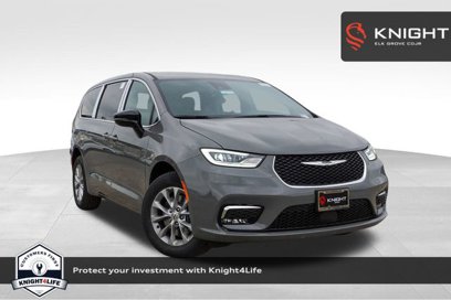 New 2025 Chrysler Pacifica Select w/ Uconnect Theater Family Group