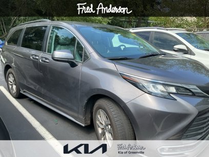 Used 2022 Toyota Sienna XLE