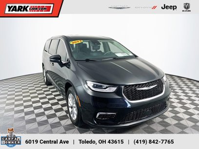 Used 2023 Chrysler Pacifica Touring-L