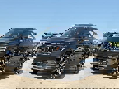 New 2025 Volvo XC40 B5 Ultra w/ Protection Package