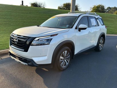 Used 2024 Nissan Pathfinder SL w/ Black Appearance Package
