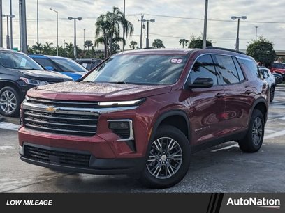 Used 2025 Chevrolet Traverse LT