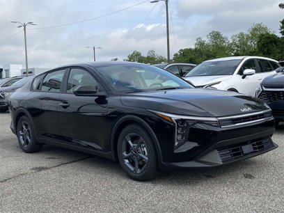 New 2025 Kia K4 LXS