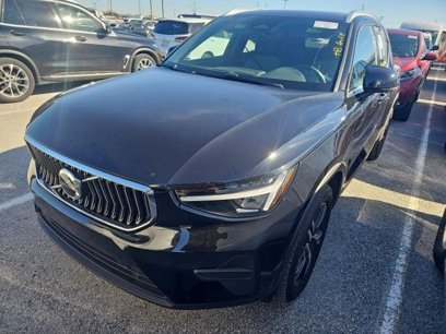 Used 2025 Volvo XC40 B5 Core