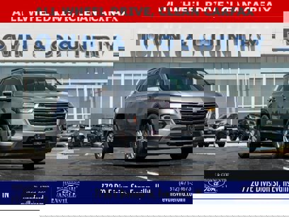 Used 2023 Chevrolet Traverse LT