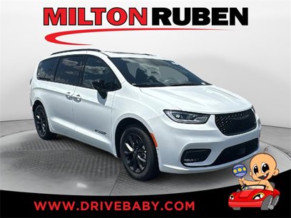 New 2025 Chrysler Pacifica Select w/ Fav Edition Package