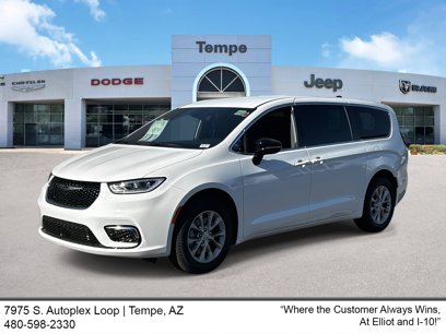 New 2025 Chrysler Pacifica Select
