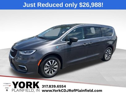 Used 2023 Chrysler Pacifica Touring-L