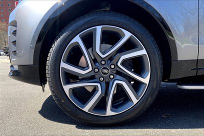 New 2025 Land Rover Discovery Dynamic SE