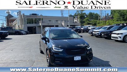 New 2025 Chrysler Pacifica Select