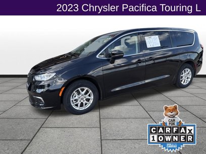 Used 2023 Chrysler Pacifica Touring-L