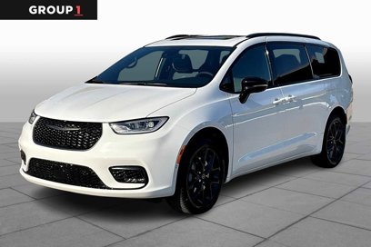 New 2026 Chrysler Pacifica Limited w/ S Appearance Package