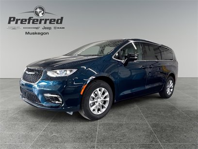 New 2025 Chrysler Pacifica Select