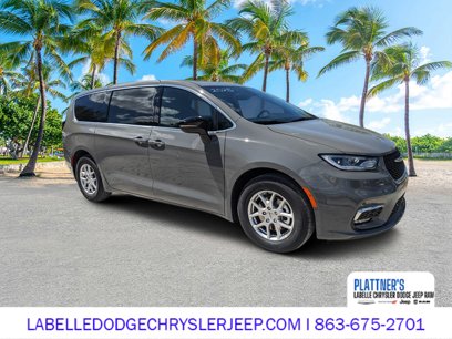 New 2025 Chrysler Pacifica Select