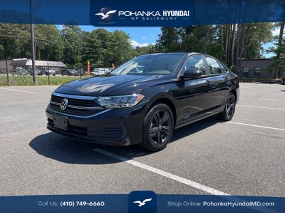 Used 2023 Volkswagen Jetta SE w/ Panoramic Sunroof Package