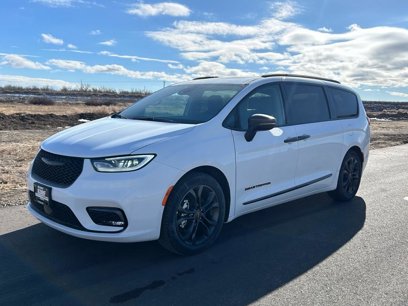 New 2024 Chrysler Pacifica Touring-L w/ Road Tripper Package