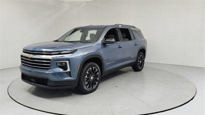 Used 2025 Chevrolet Traverse LT w/ Sun and Wheel Package